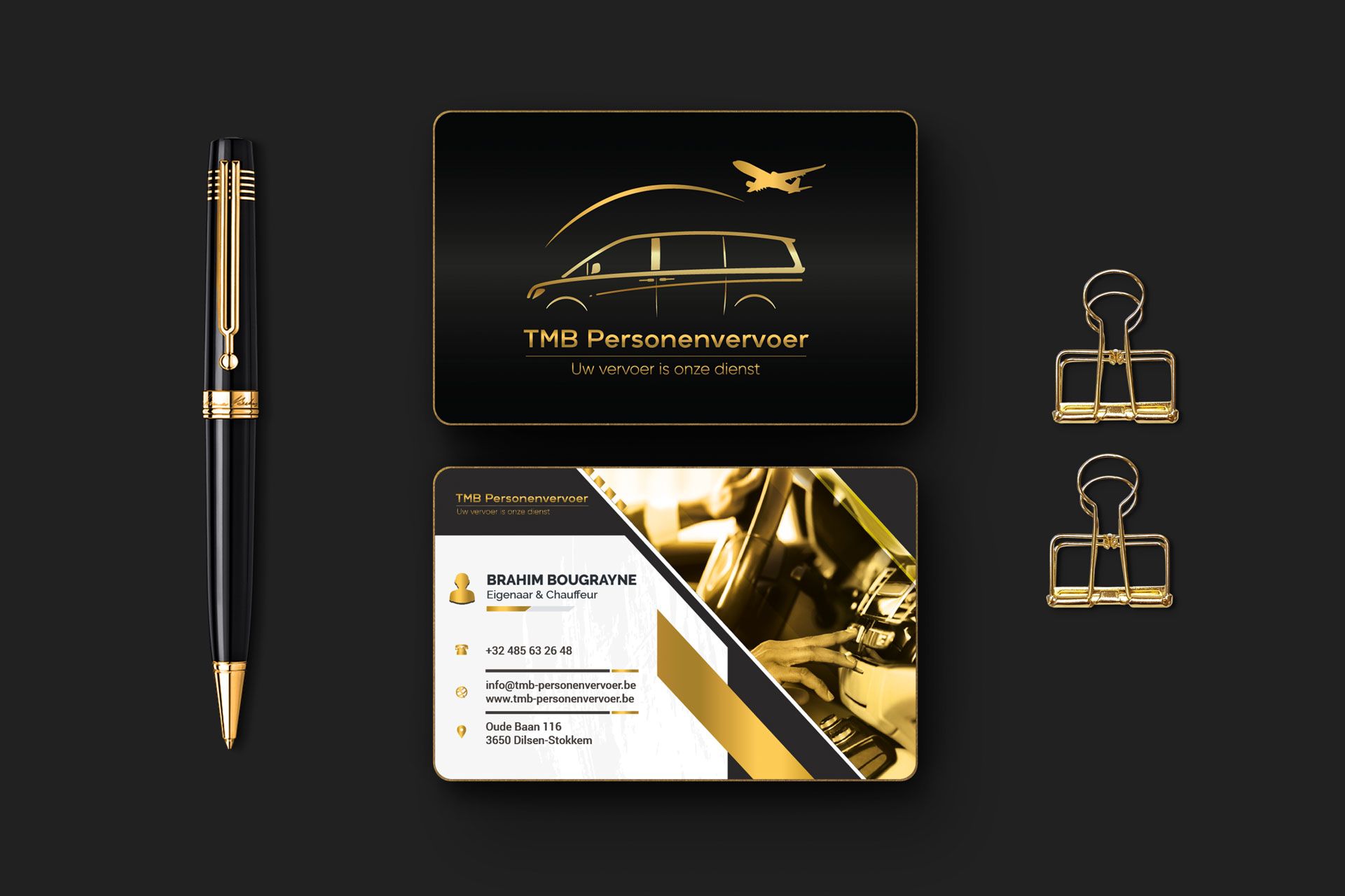 85x55_business_card_mockup_03